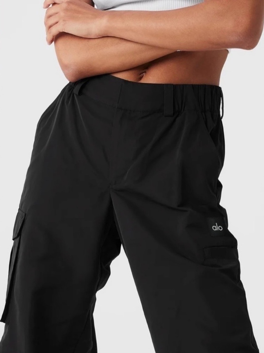 Alo Yoga | High Waist Break Line Celana Cargo Jogger Pants - Black Large - Picture 3 of 12